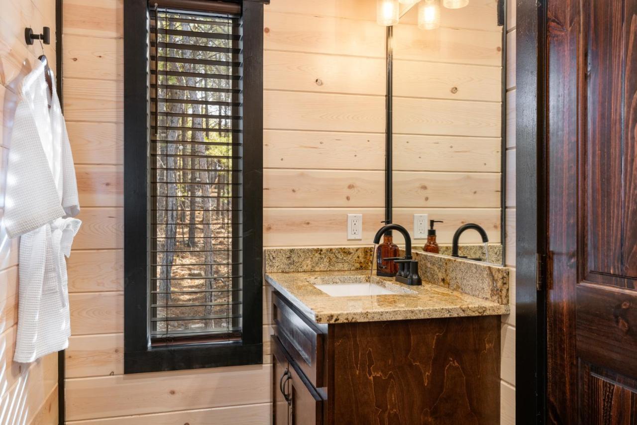 ברוקן בו New Luxury Cabin, Hot Tub, Forest Views,Hotel Style Amenities מראה חיצוני תמונה